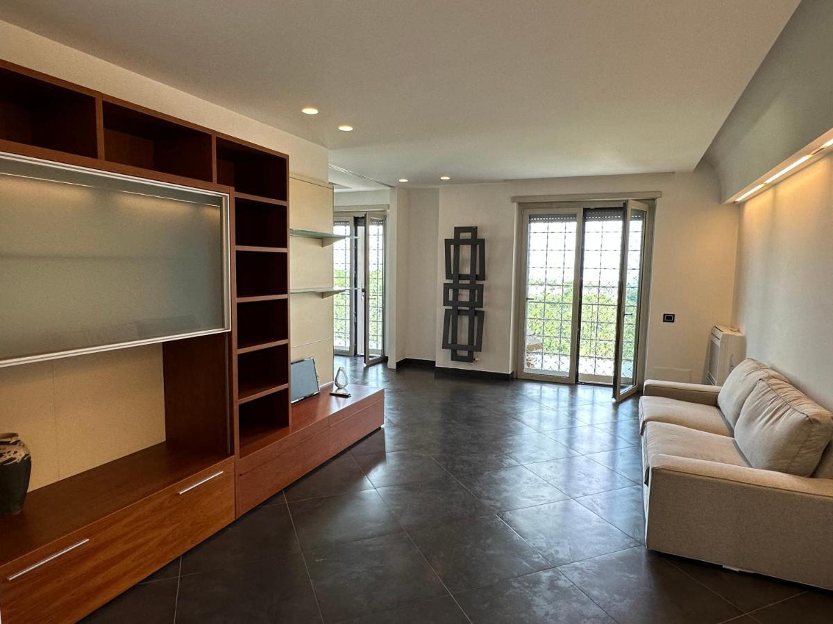 La Finestra Apartment *